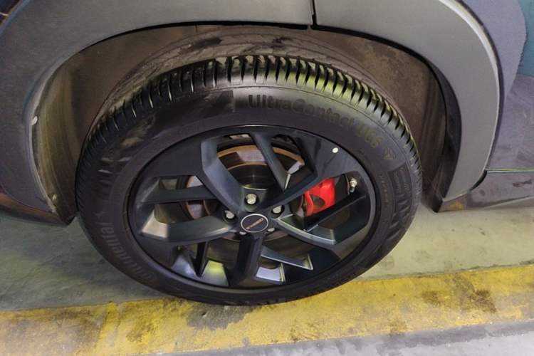 Used EXEED Zhuifeng 2022 Versailles 1.6T DCT "Chasing the Wind" Edition Right Rear Wheel Hub