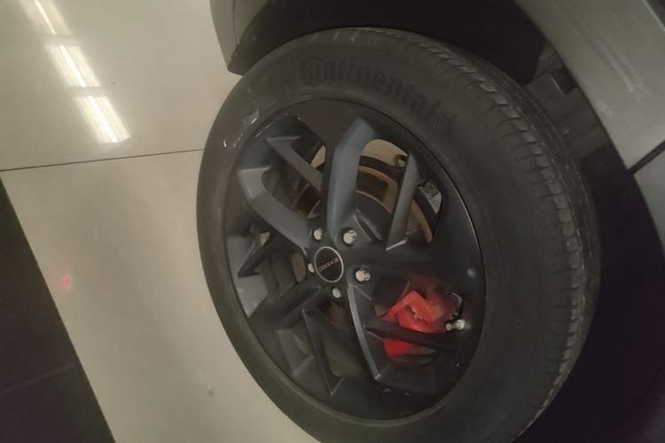 Used EXEED Zhuifeng 2022 Versailles 1.6T DCT "Chasing the Wind" Edition Right Rear Wheel Hub