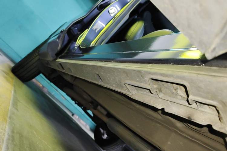 Used EXEED Zhuifeng 2022 Versailles 1.6T DCT "Chasing the Wind" Edition Right Side Sill