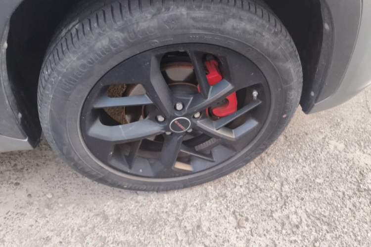 Used EXEED Zhuifeng 2022 Versailles 1.6T DCT "Chasing the Wind" Edition Right Front Wheel Hub