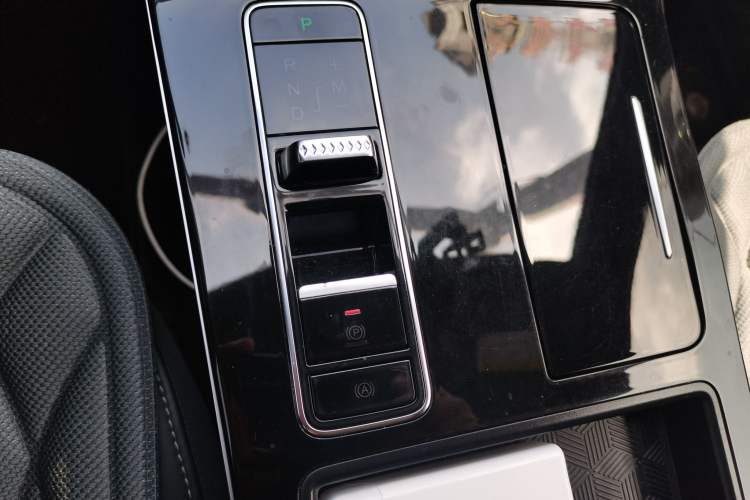 Used EXEED Zhuifeng 2022 Versailles Edition 1.6T DCT Yu Feng Xing Version Gear Lever