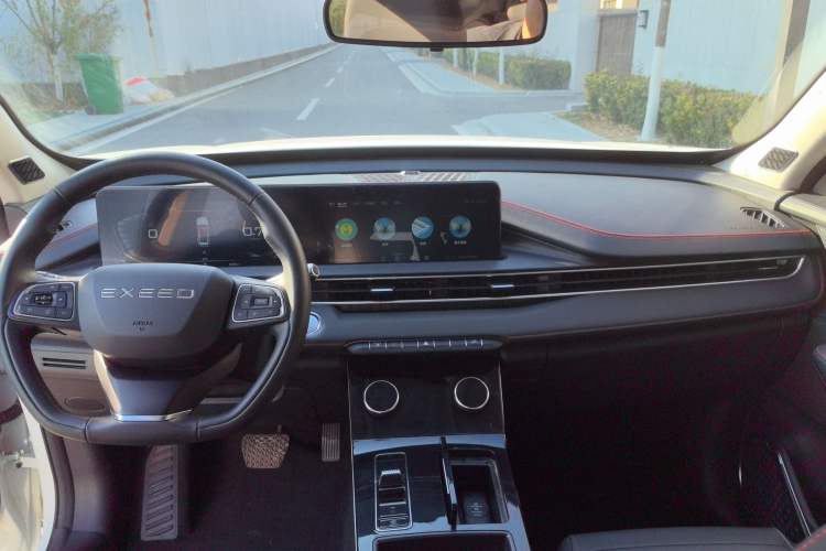 Used EXEED Zhuifeng 2022 Chasing the Waves Edition 1.5T CVT Good Things Peanut Edition Interior 3