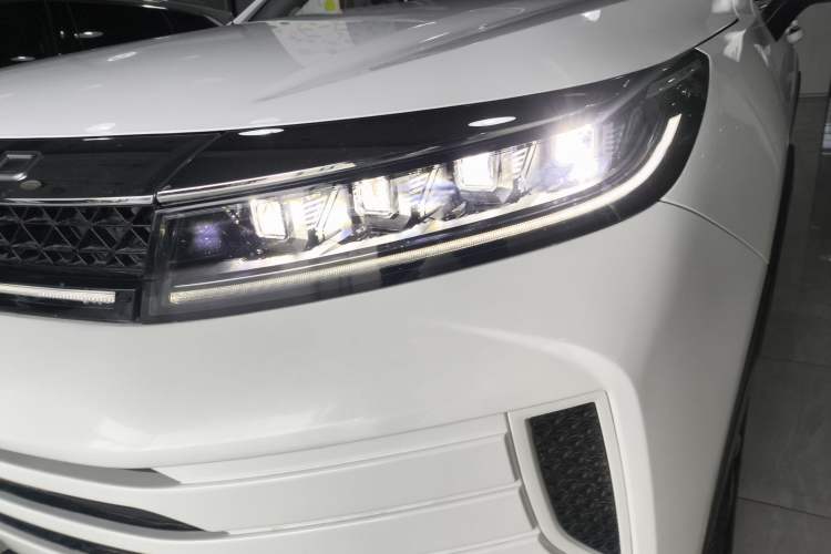 Used EXEED Zhuifeng 2022 Chasing the Waves Edition 1.5T CVT Good Things Peanut Edition Left Front Headlight