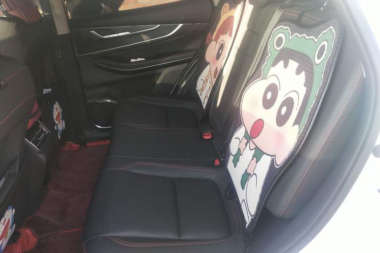 Used EXEED Zhuifeng 2022 Chasing the Waves Edition 1.5T CVT Good Things Peanut Edition Left Rear Seat