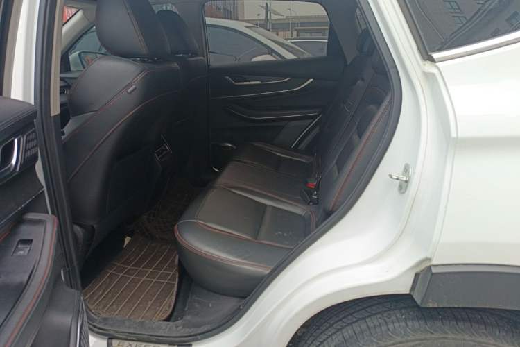 Used EXEED Zhuifeng 2022 Chasing the Waves Edition 1.5T CVT Rising Wind Version Left Rear Seat