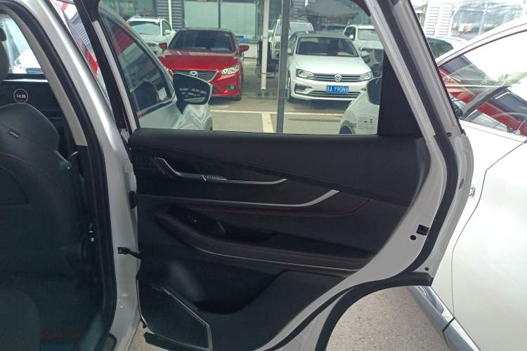 Used EXEED Zhuifeng 2022 Chasing the Waves Edition 1.5T CVT Good Things Peanut Edition Right Rear Door Interior