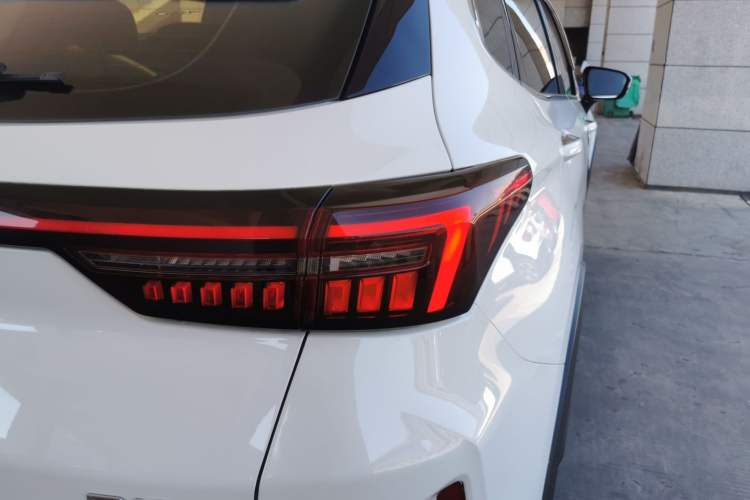 Used EXEED Zhuifeng 2022 Versailles Edition 1.6T DCT Yu Feng Xing Version Right Rear Taillight