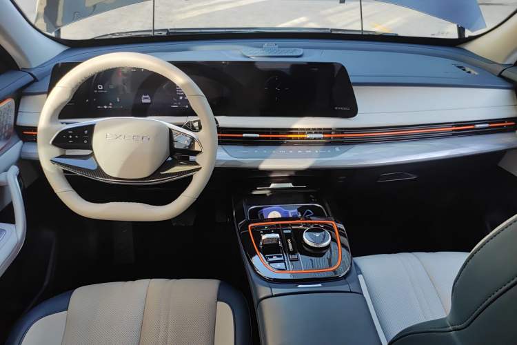 Used EXEED Zhuifeng 2023 2.0T DCT Wind-Blown Edition Interior 3