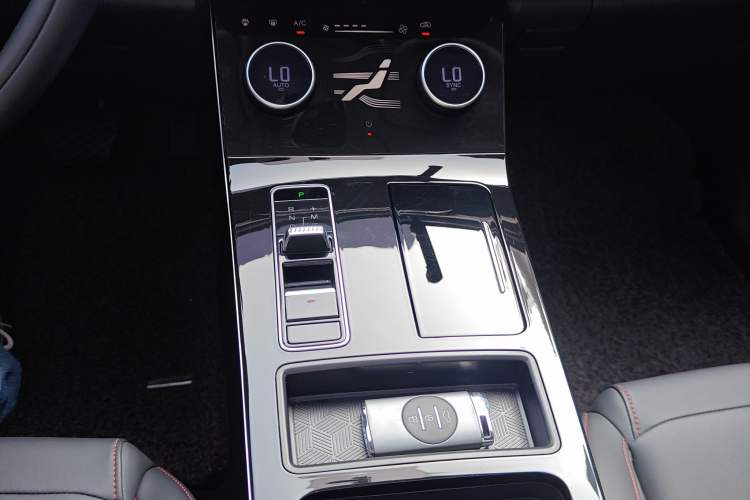 Used EXEED Zhuifeng 2024 1.5T CVT Goodies Peanut Edition Gear Lever