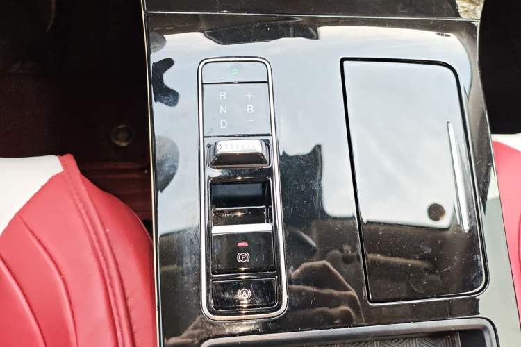 Used EXEED Zhuifeng C-DM 2022 1.5 TCI-DHT 105 km "Chengfeng Qi" Edition Gear Lever