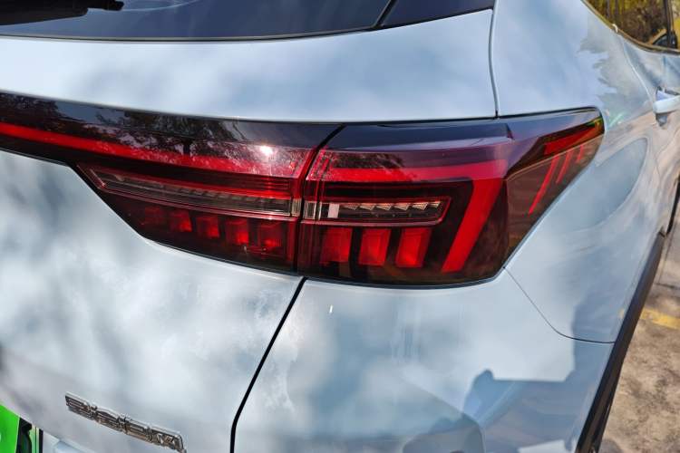 Used EXEED Zhuifeng C-DM 2022 1.5 TCI-DHT 105 km "Chengfeng Qi" Edition Right Rear Taillight