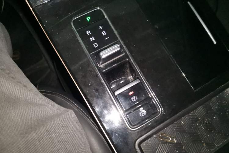 Used EXEED Zhuifeng C-DM 2022 1.5 TCI-DHT 105 km "Chengfeng Qi" Edition Gear Lever