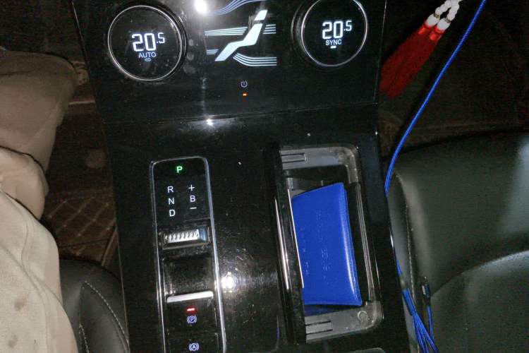 Used EXEED Zhuifeng C-DM 2022 1.5 TCI-DHT 105 km "Chengfeng Qi" Edition Gear Lever