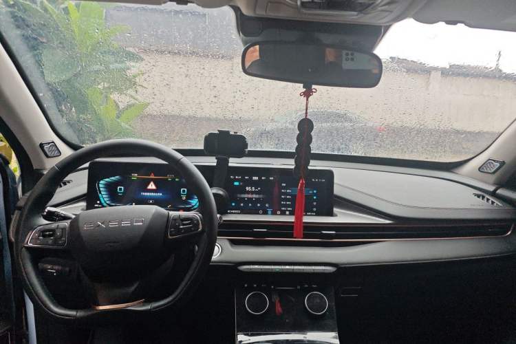 Used EXEED Zhuifeng C-DM 2022 1.5 TCI-DHT 105 km "Chengfeng Qi" Edition Center Console