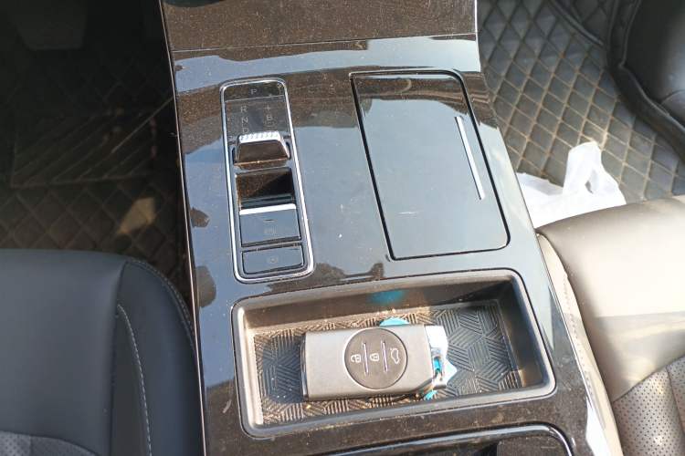 Used EXEED Zhuifeng C-DM 2022 1.5 TCI-DHT 105 km "Chengfeng Qi" Edition Gear Lever