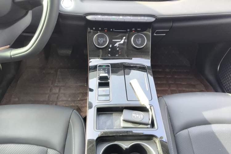 Used EXEED Zhuifeng C-DM 2022 1.5 TCI-DHT 105 km "Chengfeng Qi" Edition Gear Lever