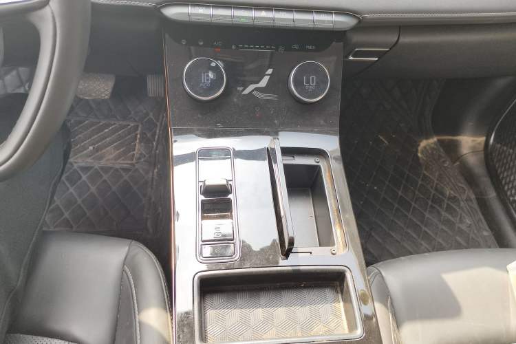 Used EXEED Zhuifeng C-DM 2022 1.5 TCI-DHT 105 km Yufeng Xing Edition Gear Lever