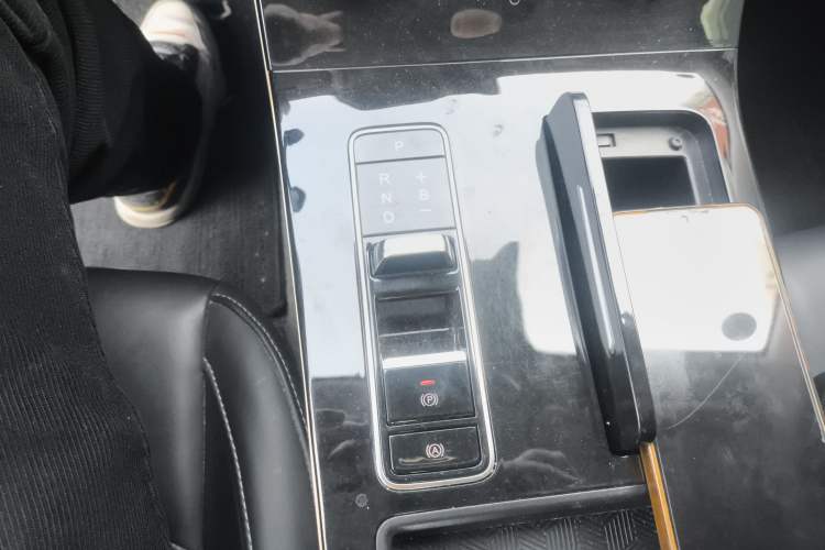 Used EXEED Zhuifeng C-DM 2022 1.5 TCI-DHT 105 km "Chengfeng Qi" Edition Gear Lever