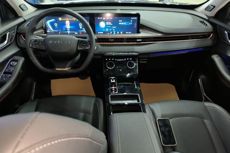 Used EXEED Zhuifeng C-DM 2022 1.5 TCI-DHT 105 km "Chengfeng Qi" Edition Center Console