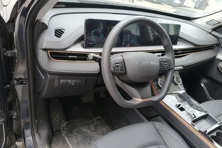 Used EXEED Zhuifeng C-DM 2022 1.5 TCI-DHT 105 km "Chengfeng Qi" Edition Center Console