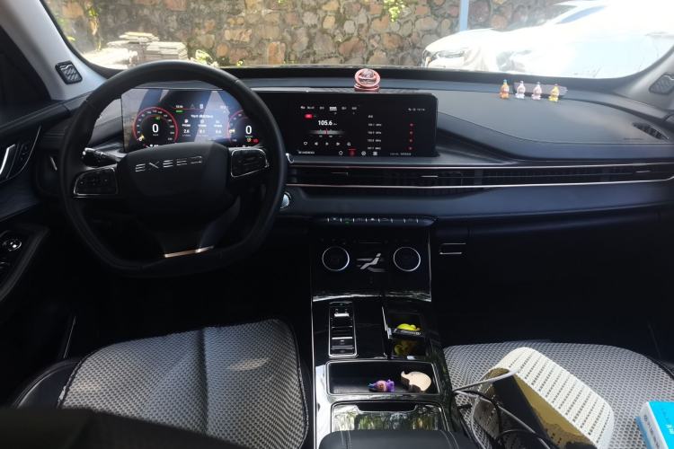 Used EXEED Zhuifeng C-DM 2022 1.5 TCI-DHT 105 km "Chengfeng Qi" Edition Center Console