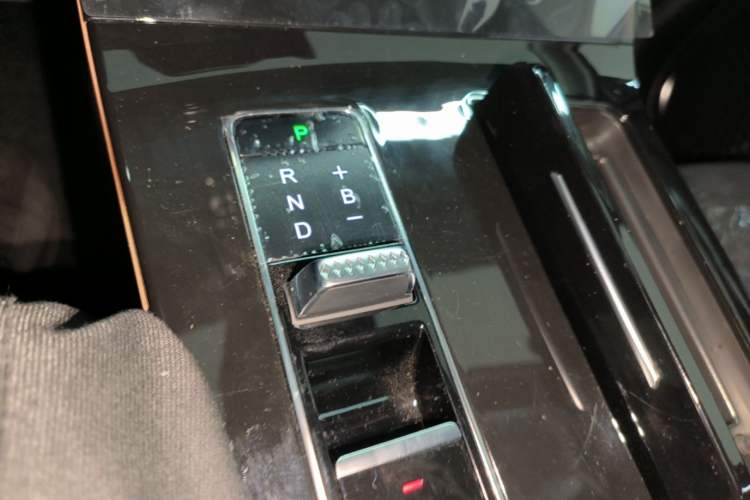 Used EXEED Zhuifeng C-DM 2022 1.5 TCI-DHT 105 km "Chengfeng Qi" Edition Gear Lever