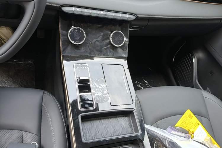 Used EXEED Zhuifeng C-DM 2022 1.5 TCI-DHT 105 km "Chengfeng Qi" Edition Gear Lever