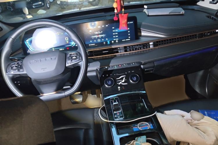 Used EXEED Zhuifeng C-DM 2022 1.5 TCI-DHT 105 km "Chengfeng Qi" Edition Center Console