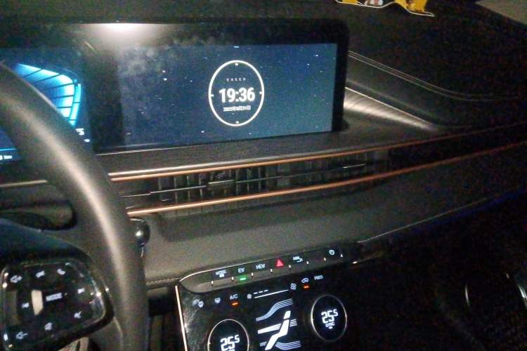 Used EXEED Zhuifeng C-DM 2022 1.5 TCI-DHT 105 km "Chengfeng Qi" Edition Audio And AC Panel