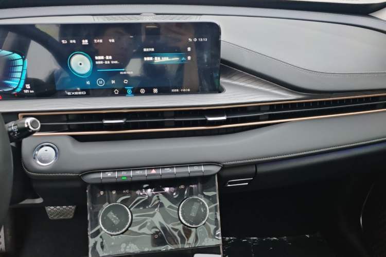 Used EXEED Zhuifeng C-DM 2022 1.5 TCI-DHT 105 km "Chengfeng Qi" Edition Audio And AC Panel