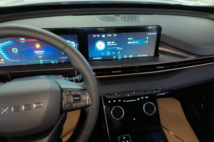 Used EXEED Zhuifeng C-DM 2022 1.5 TCI-DHT 105 km "Chengfeng Qi" Edition Audio And AC Panel