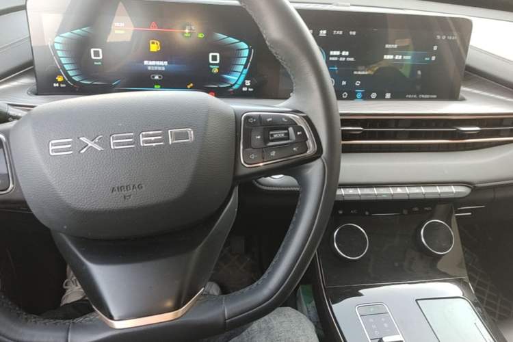Used EXEED Zhuifeng C-DM 2022 1.5 TCI-DHT 105 km "Chengfeng Qi" Edition Center Console