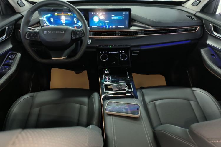 Used EXEED Zhuifeng C-DM 2022 1.5 TCI-DHT 105 km "Chengfeng Qi" Edition Center Console