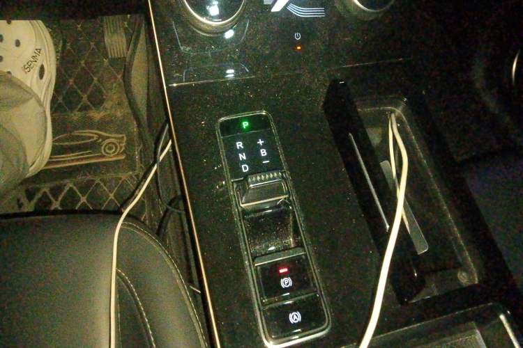 Used EXEED Zhuifeng C-DM 2022 1.5 TCI-DHT 105 km "Chengfeng Qi" Edition Gear Lever