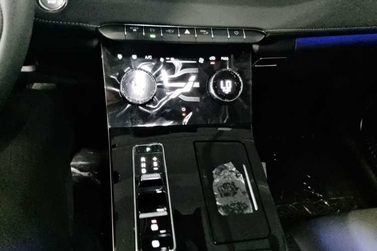 Used EXEED Zhuifeng C-DM 2022 1.5 TCI-DHT 105 km "Chengfeng Qi" Edition Gear Lever