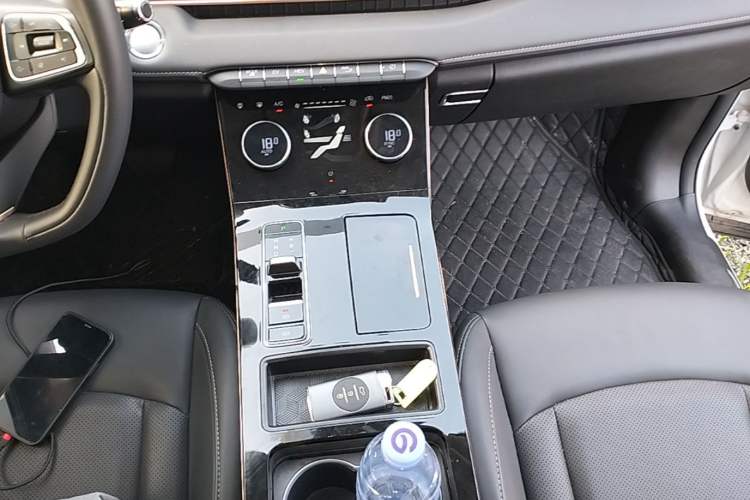 Used EXEED Zhuifeng C-DM 2022 1.5 TCI-DHT 105 km "Chengfeng Qi" Edition Gear Lever