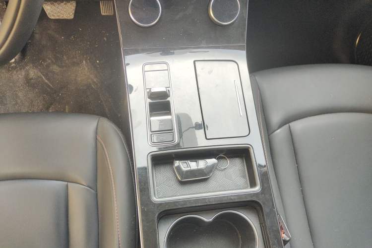 Used EXEED Zhuifeng C-DM 2022 1.5 TCI-DHT 105 km "Chengfeng Qi" Edition Gear Lever