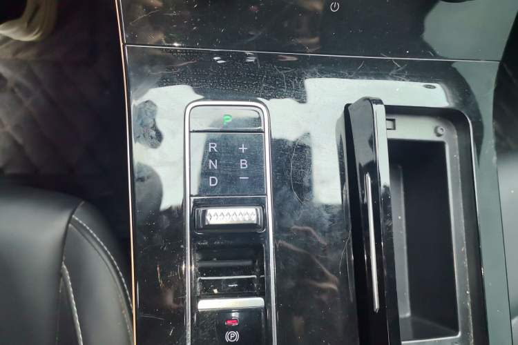 Used EXEED Zhuifeng C-DM 2022 1.5 TCI-DHT 105 km "Chengfeng Qi" Edition Gear Lever