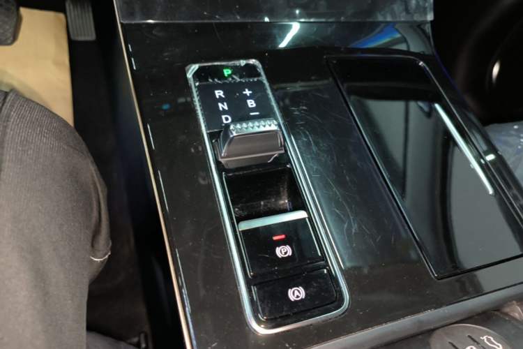 Used EXEED Zhuifeng C-DM 2022 1.5 TCI-DHT 105 km "Chengfeng Qi" Edition Gear Lever