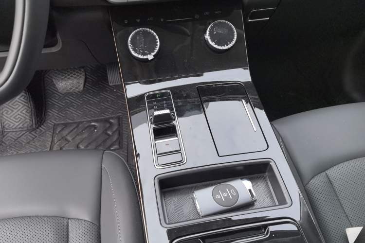 Used EXEED Zhuifeng C-DM 2022 1.5 TCI-DHT 105 km "Chengfeng Qi" Edition Gear Lever