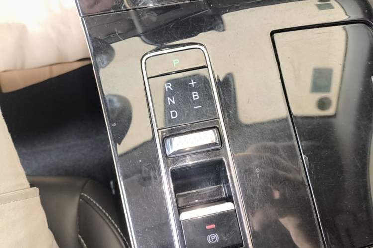 Used EXEED Zhuifeng C-DM 2022 1.5 TCI-DHT 105 km "Chengfeng Qi" Edition Gear Lever
