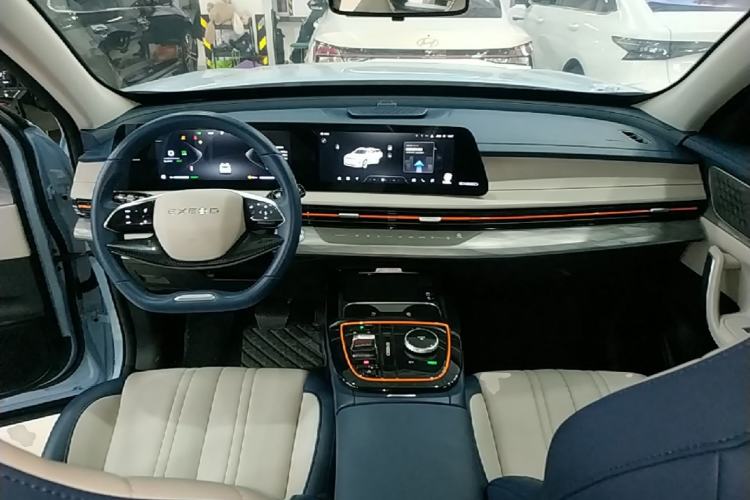 Used EXEED Zhuifeng C-DM 2023 1.5 TCI-DHT 80KM Yu Feng Xing Edition Center Console