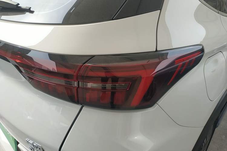 Used EXEED Zhuifeng C-DM 2023 1.5 TCI-DHT 80KM "Chengfengqi" Edition Right Rear Taillight