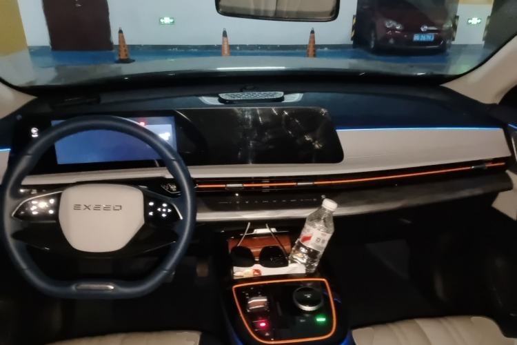 Used EXEED Zhuifeng C-DM 2024 C-DM 1.5 TCI 105KM Land Cruiser Edition Center Console