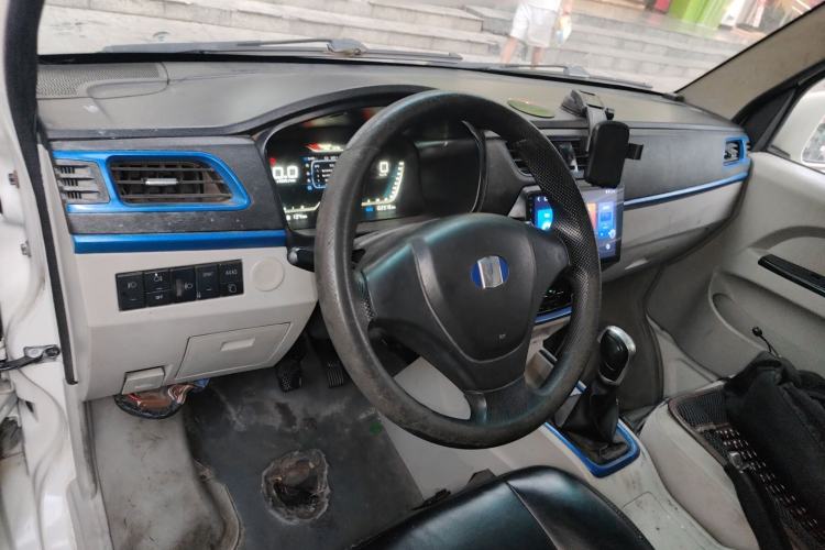 Used Farizon E5 2019 Closed-Body Cargo Van Center Console