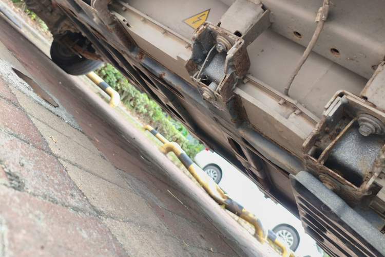 Used Farizon E5 2019 E5L Pure Electric Van with Guoxuan 39.9 kWh Chassis Front Right