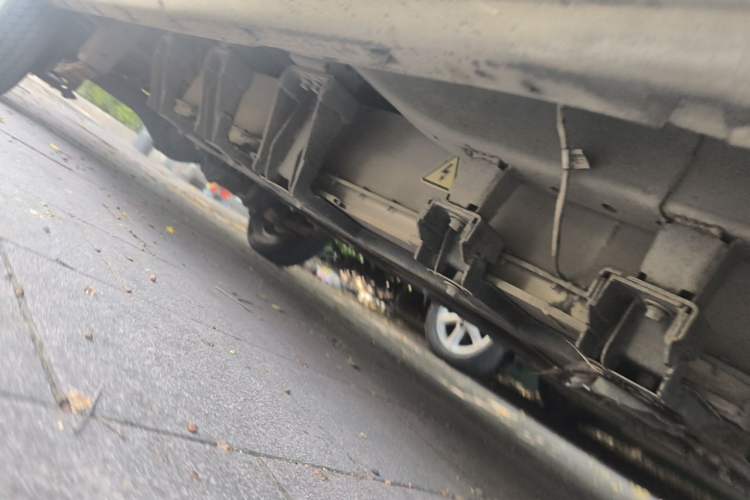 Used Farizon E5 2019 E5L Pure Electric Van with Guoxuan 39.9 kWh Chassis Front Right
