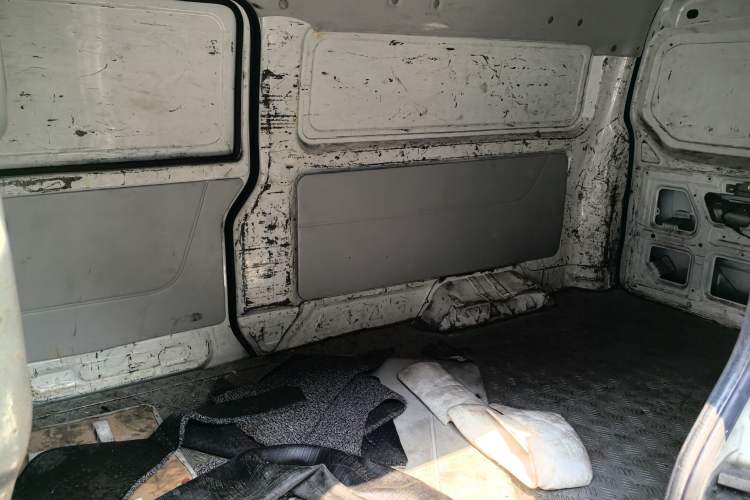 Used Farizon E5 2019 E5L Pure Electric Van with Guoxuan 39.9 kWh Exterior 5