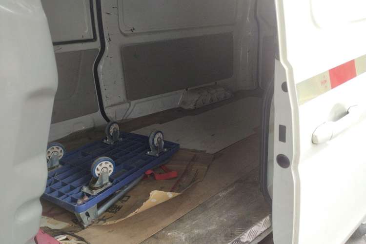 Used Farizon E5 2019 E5L Pure Electric Van with 41.86 kWh from Ningde Left Rear Seat