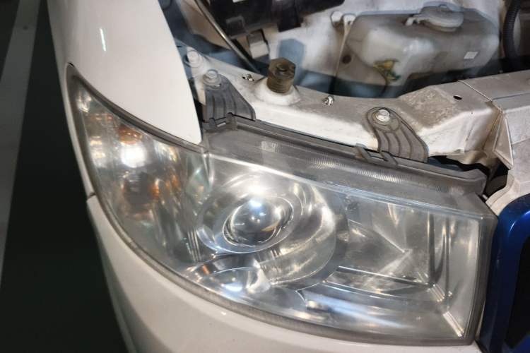 Used Farizon E5 2019 E5L Pure Electric Van with Guoxuan 39.9 kWh Right Front Headlight